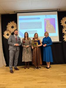 Zdjęcie przedstawia uczestników Gali