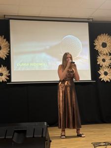 Zdjęcie przedstawia uczestnika Gali