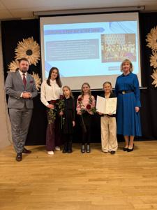 Zdjęcie przedstawia uczestników Gali