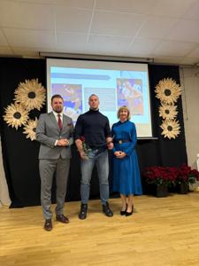 Zdjęcie przedstawia uczestników Gali