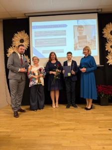 Zdjęcie przedstawia uczestników Gali