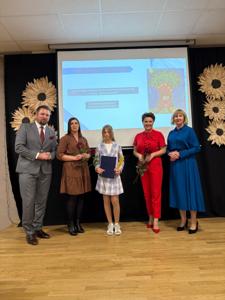 Zdjęcie przedstawia uczestników Gali