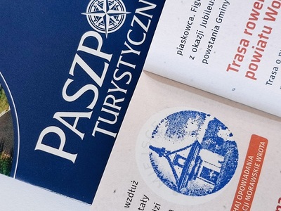 Zdjęcie zawiera  Paszport Turystyczny „Skarby Morawskich Wrót”