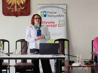 W sali konferencyjnej odbyło się spotkanie informacyjno-doradcze dla osób z niepełnosprawnościami.