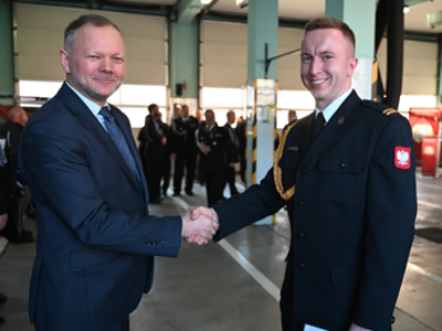 Burmistrz Arkadiusz Gliniecki pogratulował Kajetanowi Puttkammerowi awansu.