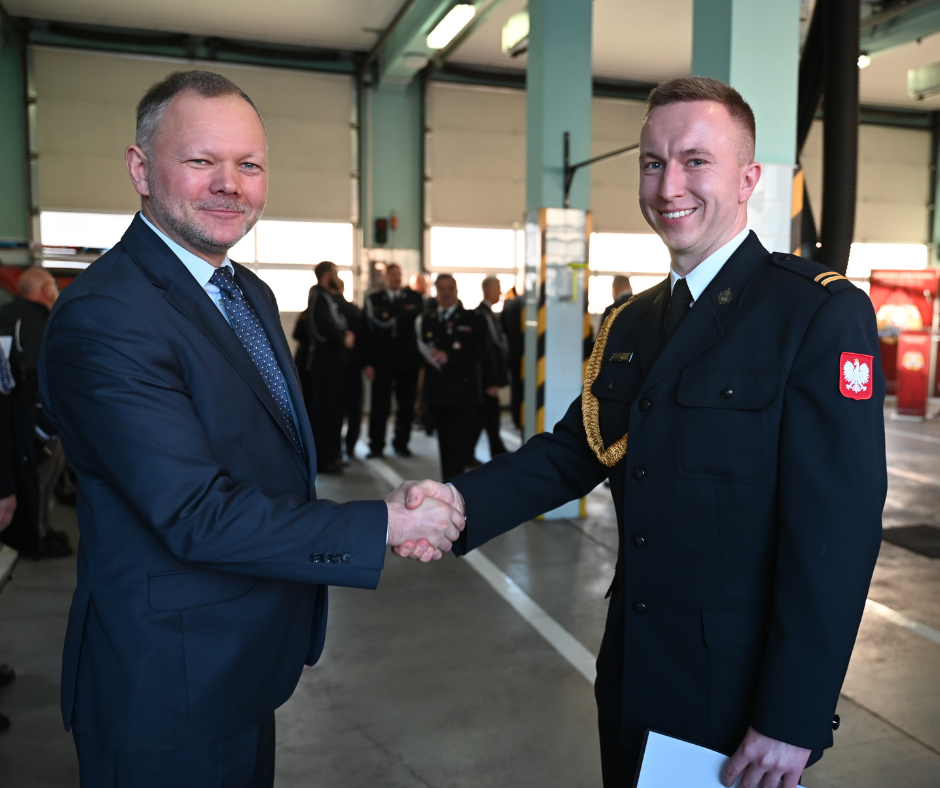 Burmistrz Arkadiusz Gliniecki pogratulował Kajetanowi Puttkammerowi awansu. 