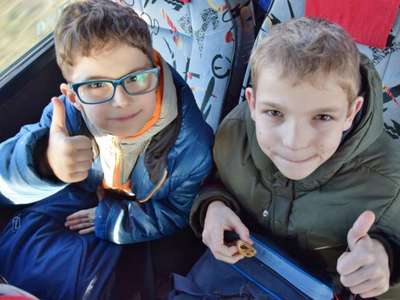 Chłopcy w autobusie