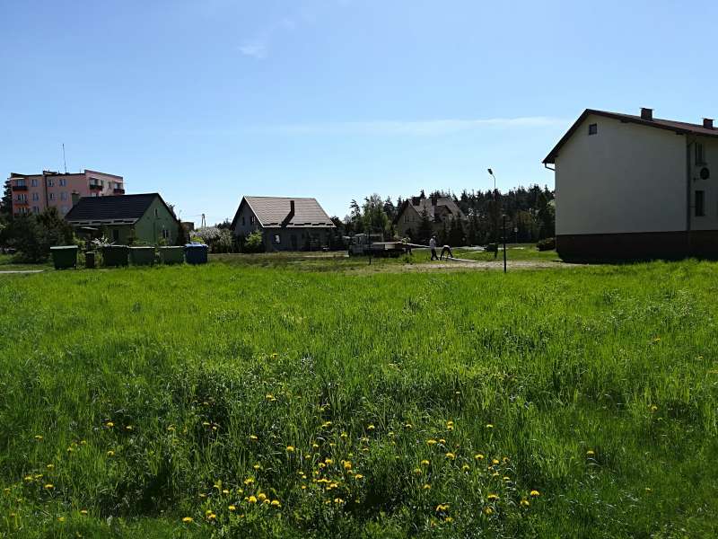 Widok na działkę i budynki