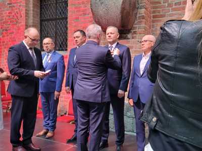 Wręczenie odznaczenia Burmistrzowi