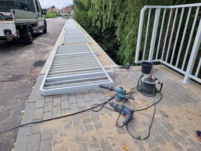 Montaż balustrady ochronnej