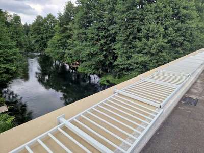 Montaż balustrady ochronnej
