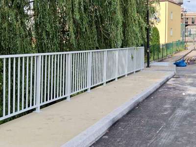 Montaż balustrady ochronnej