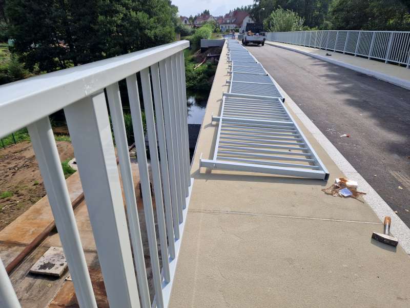 Montaż balustrady ochronnej