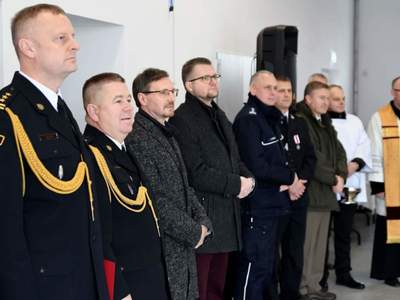 Uroczystość przekazania nowej części remizy OSP i wozu bojowego