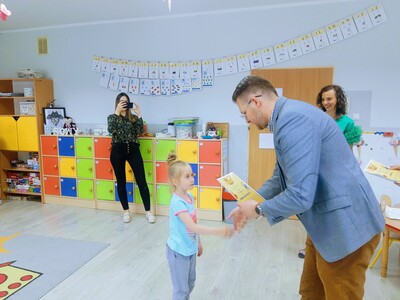 Medale i dyplomy wręczył sekretarz Łukasz Łangowski