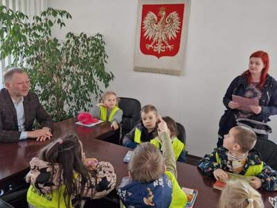 Przedszkolaki z wizytą w urzędzie miejskim