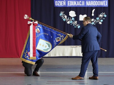 Szkoła otrzymała nowy sztandar.