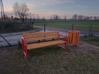 Ławka na placu zabaw