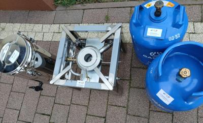 Plenerowa kuchnia gazowa, butle i teromos