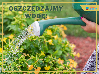 Konewka podlewająca kwiaty i napis: "Oszczędzajmy wodę!"