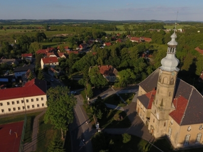Kościół Parafialny w Biedrzychowicach z lotu ptaka