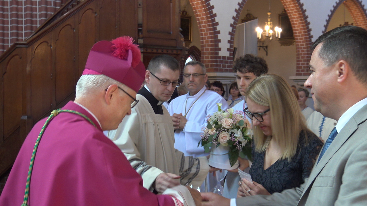 4._biskup_legnicki_andrzej_siemieniewski_z_wizyta_w_olszynie