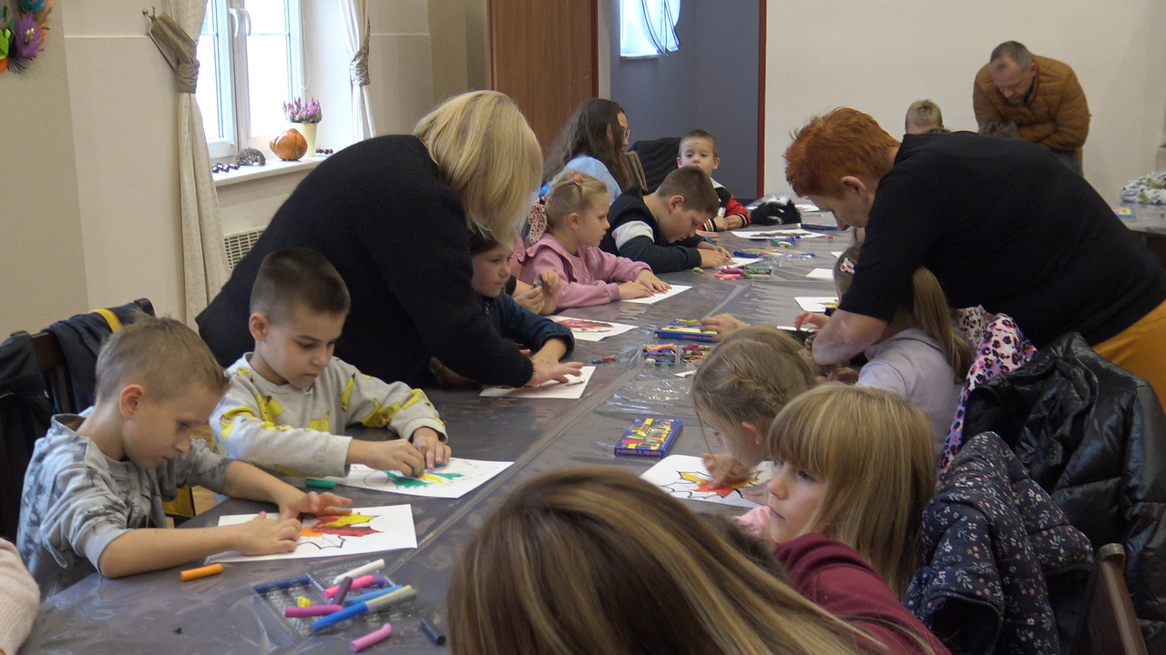 Śpiew i kreatywne warsztaty w biedrzychowickiej świetlicy