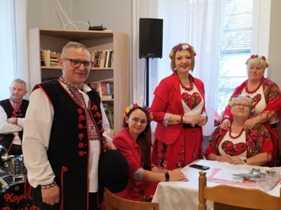 Patriotyczne śpiewanie w Grodnicy