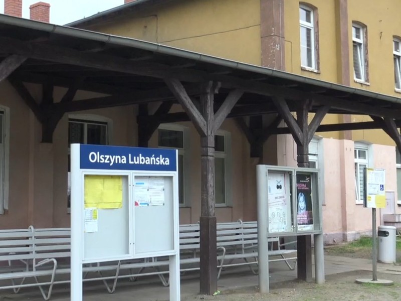 Peron na dworcu Olszyna Lubańska