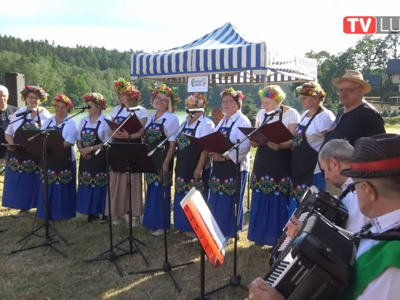 Wianki Świętojańskie i koncert lokalnych zespołów folklorystycznych w Karłowicach