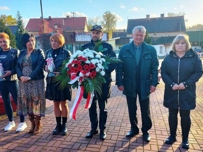 pod pomnikiem 11 listopada 2022