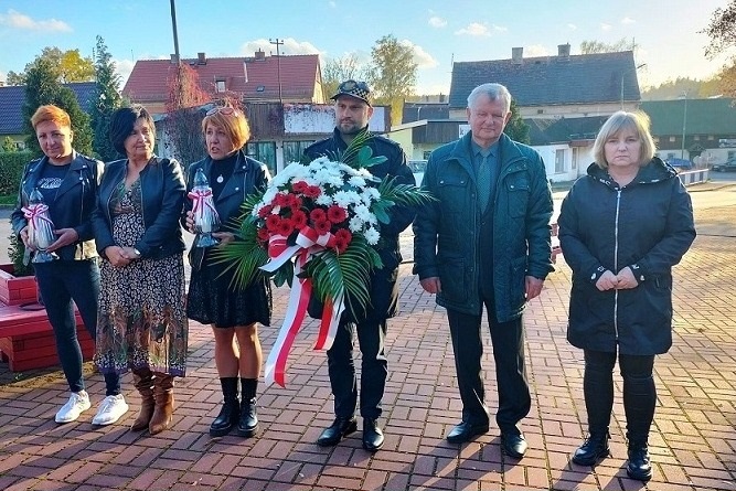 pod pomnikiem 11 listopada 2022