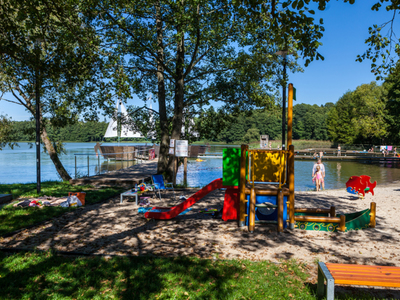 Kąpielisko i miejsce do plażowania nad jeziorem Wielkim w Strudze