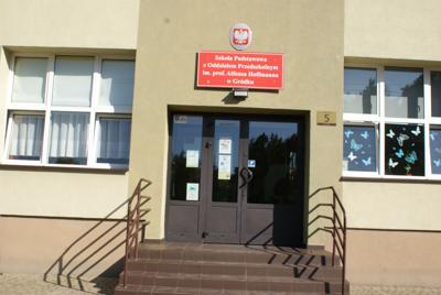 Nadanie nowego sztandaru dla szkoły w Gródku