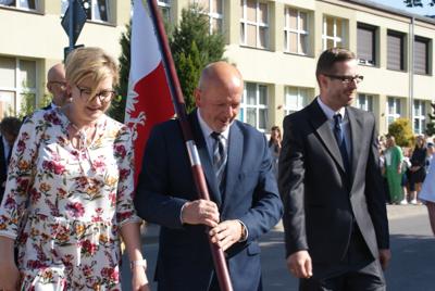 Nadanie nowego sztandaru dla szkoły w Gródku