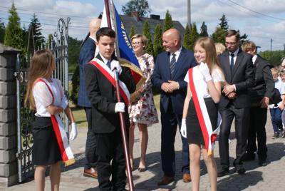 Nadanie nowego sztandaru dla szkoły w Gródku