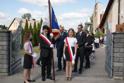 Nadanie nowego sztandaru dla szkoły w Gródku