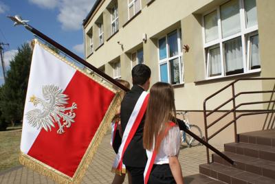 Nadanie nowego sztandaru dla szkoły w Gródku