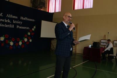 Nadanie nowego sztandaru dla szkoły w Gródku