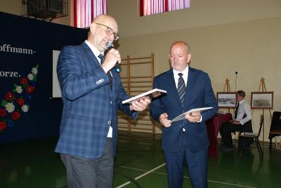 Nadanie nowego sztandaru dla szkoły w Gródku