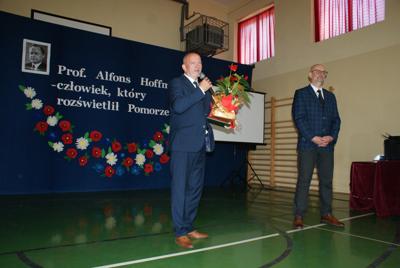 Nadanie nowego sztandaru dla szkoły w Gródku