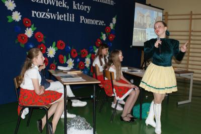 Nadanie nowego sztandaru dla szkoły w Gródku