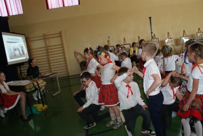 Nadanie nowego sztandaru dla szkoły w Gródku