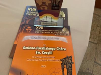 Zdjęcie dyplomu. Wewnątrz.