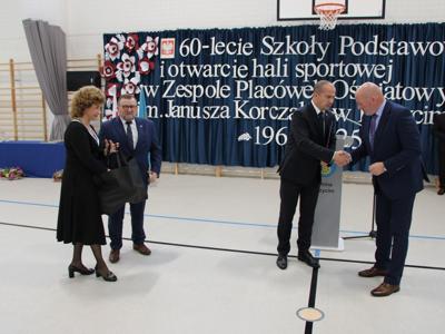 Uroczyste otwarcie budynku Hali Sportowej połączone z obchodami Jubileuszu 60-lecia Szkoły Podstawowej.