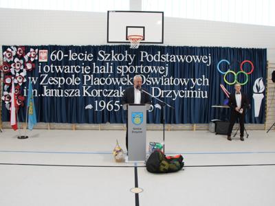 Uroczyste otwarcie budynku Hali Sportowej połączone z obchodami Jubileuszu 60-lecia Szkoły Podstawowej.