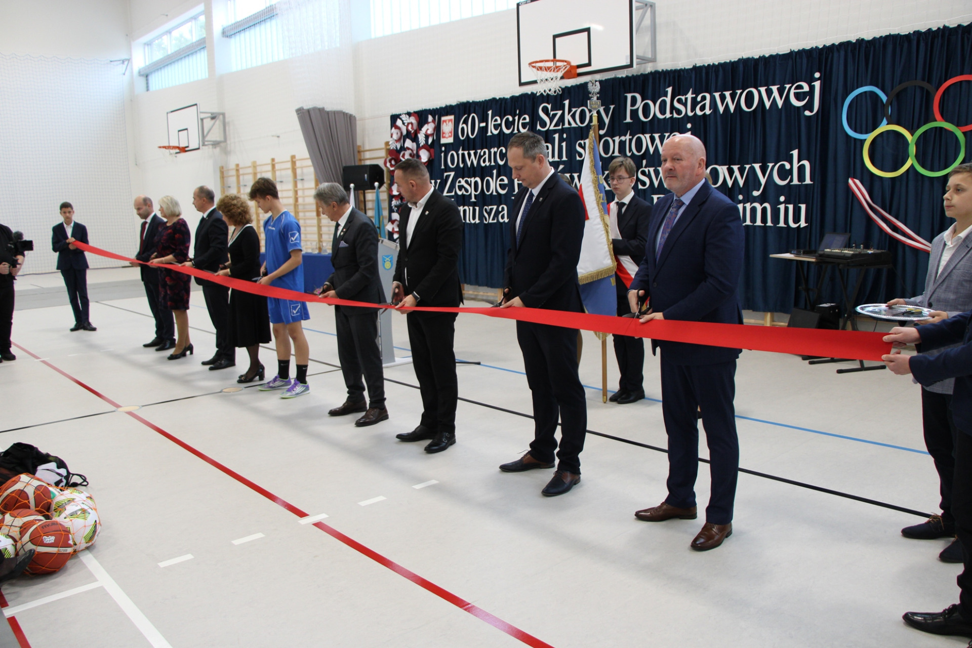 Uroczyste otwarcie budynku Hali Sportowej połączone z obchodami Jubileuszu 60-lecia Szkoły Podstawowej.