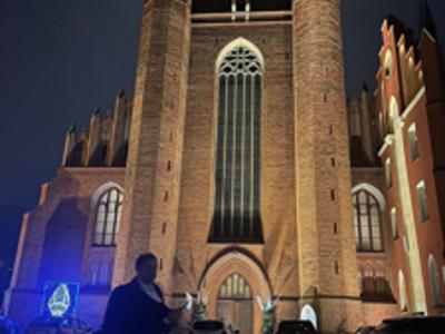 Zdjęcie Bazyliki Katedralnej w Pelplinie. Na zewnątrz.