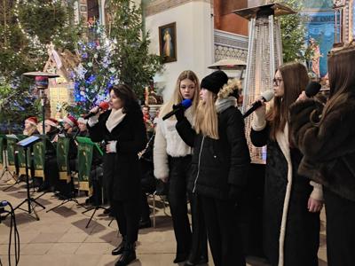 Występy solistów. Wewnątrz.