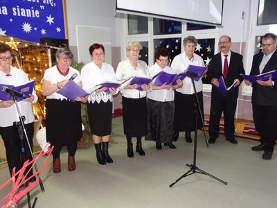 Przedstawia Zespół Wokalny Jarzębina z Gródka